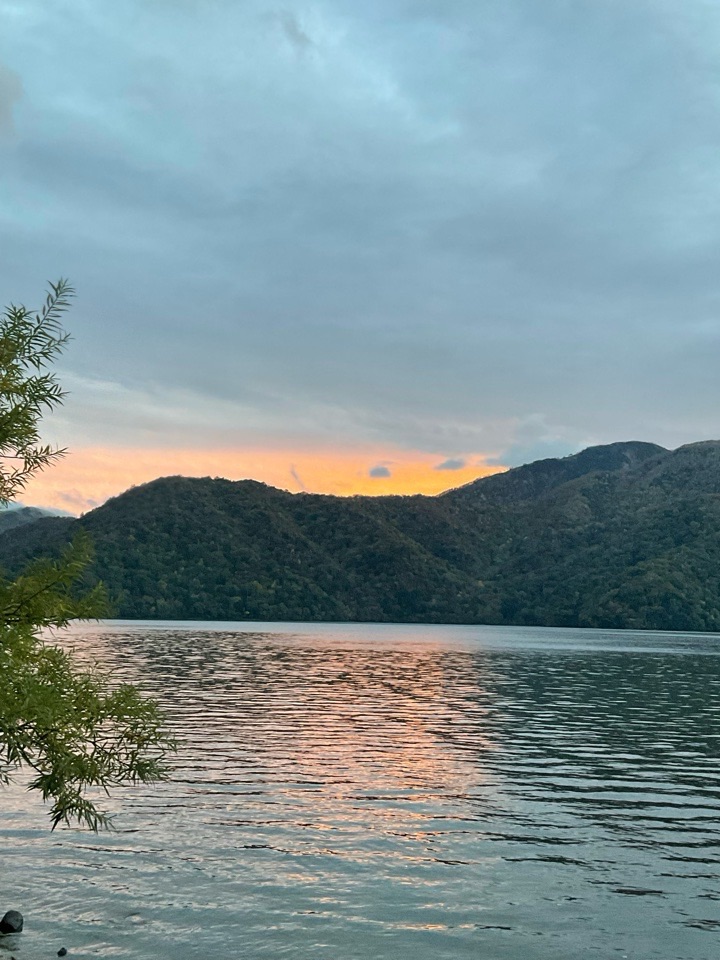 曇り空の夕暮れ